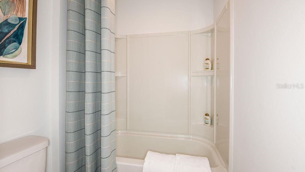 En Venta: $375,999 (4 camas, 2 baños, 2142 Pies cuadrados)