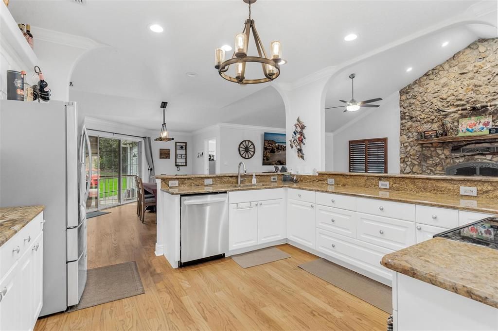 For Sale: $649,900 (4 beds, 3 baths, 2681 Square Feet)