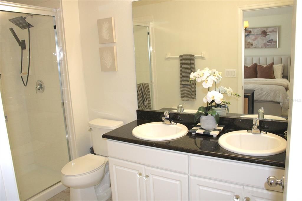 На продажу: $256,500 (3 спален, 2 ванн, 1400 Квадратных фут)