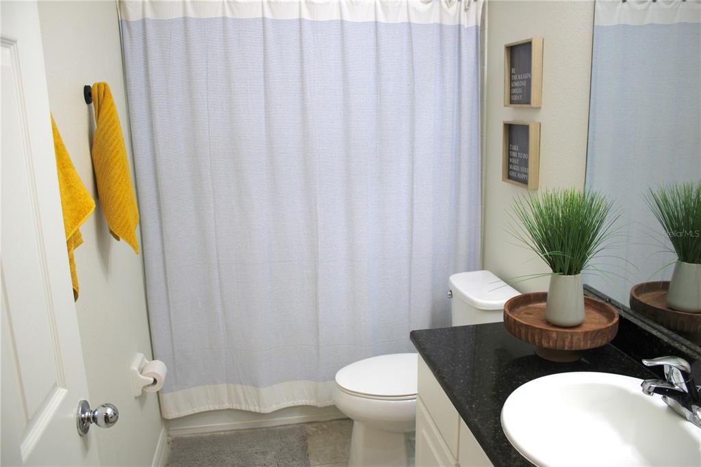 На продажу: $256,500 (3 спален, 2 ванн, 1400 Квадратных фут)