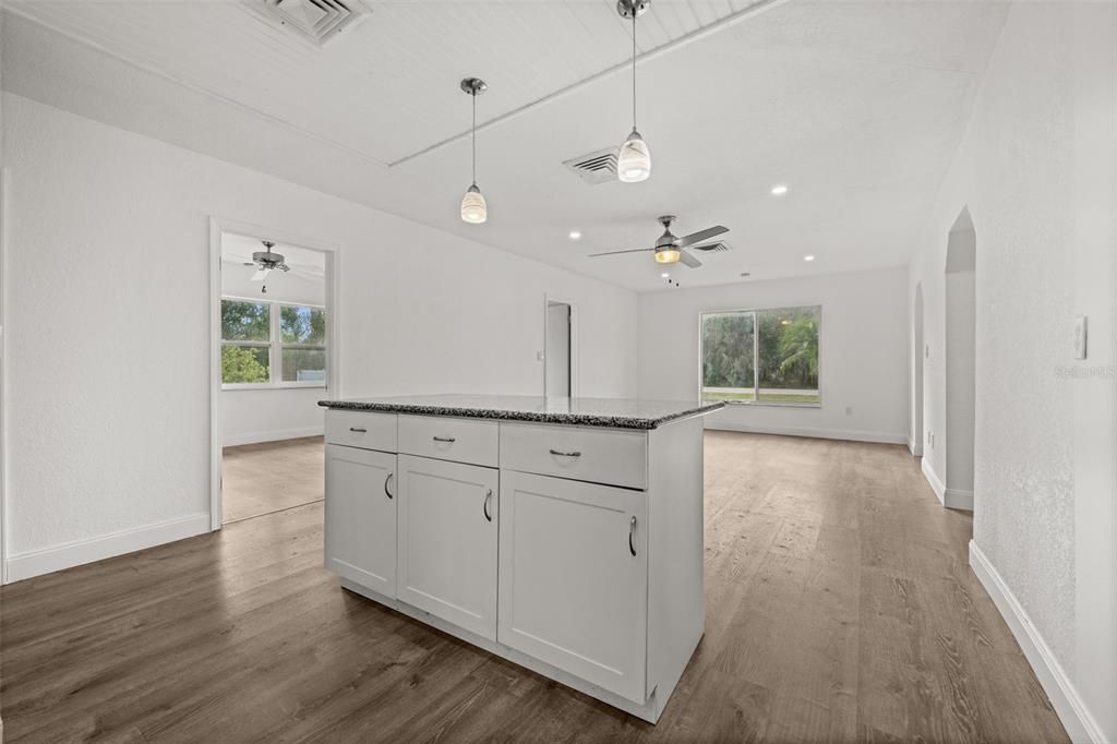 На продажу: $379,000 (3 спален, 2 ванн, 1787 Квадратных фут)