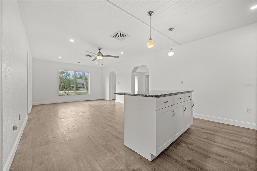 На продажу: $379,000 (3 спален, 2 ванн, 1787 Квадратных фут)