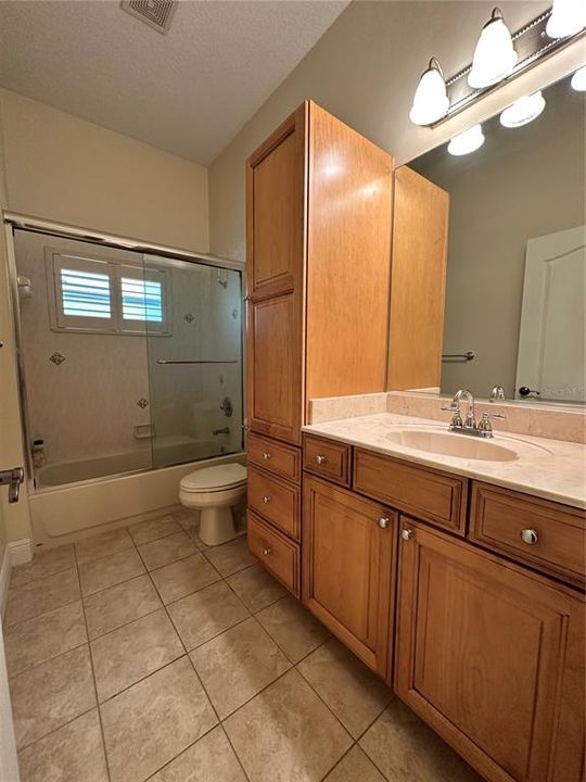 En Venta: $565,000 (3 camas, 3 baños, 3038 Pies cuadrados)