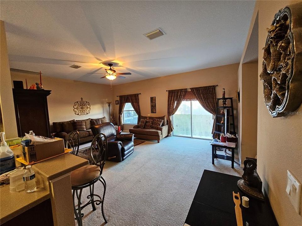 For Sale: $299,900 (3 beds, 2 baths, 2080 Square Feet)