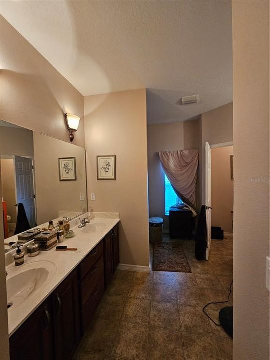 For Sale: $299,900 (3 beds, 2 baths, 2080 Square Feet)