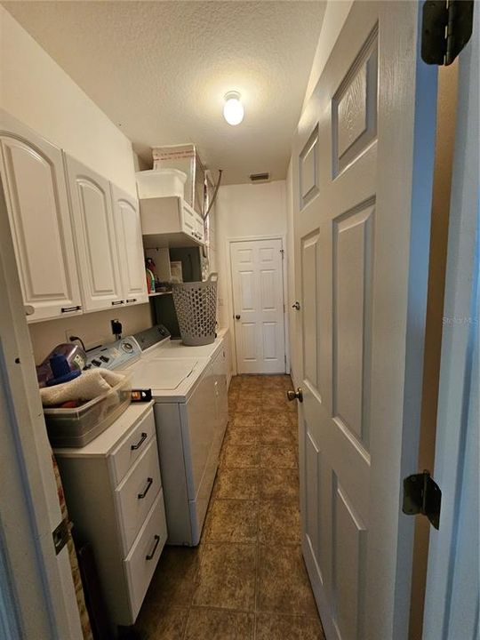 For Sale: $299,900 (3 beds, 2 baths, 2080 Square Feet)