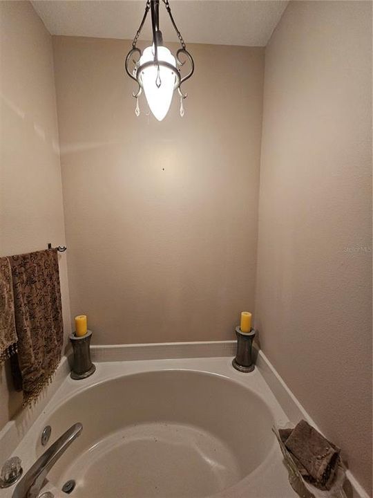 For Sale: $299,900 (3 beds, 2 baths, 2080 Square Feet)