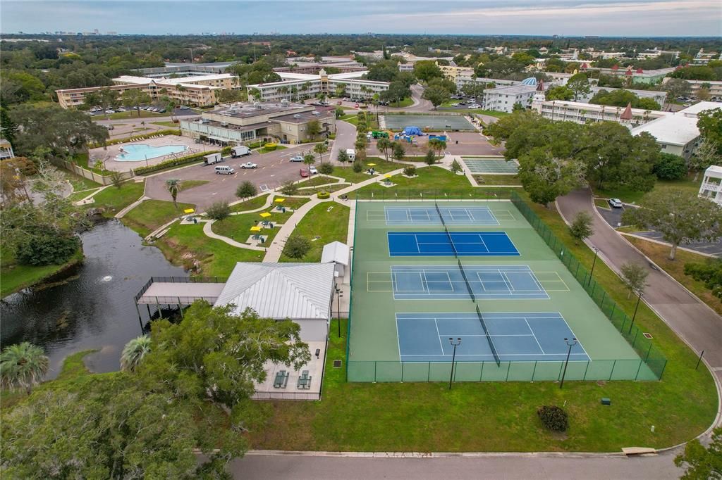 待售: $89,900 (1 贝兹, 1 浴室, 825 平方英尺)