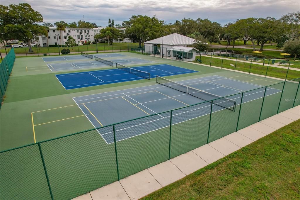 待售: $89,900 (1 贝兹, 1 浴室, 825 平方英尺)