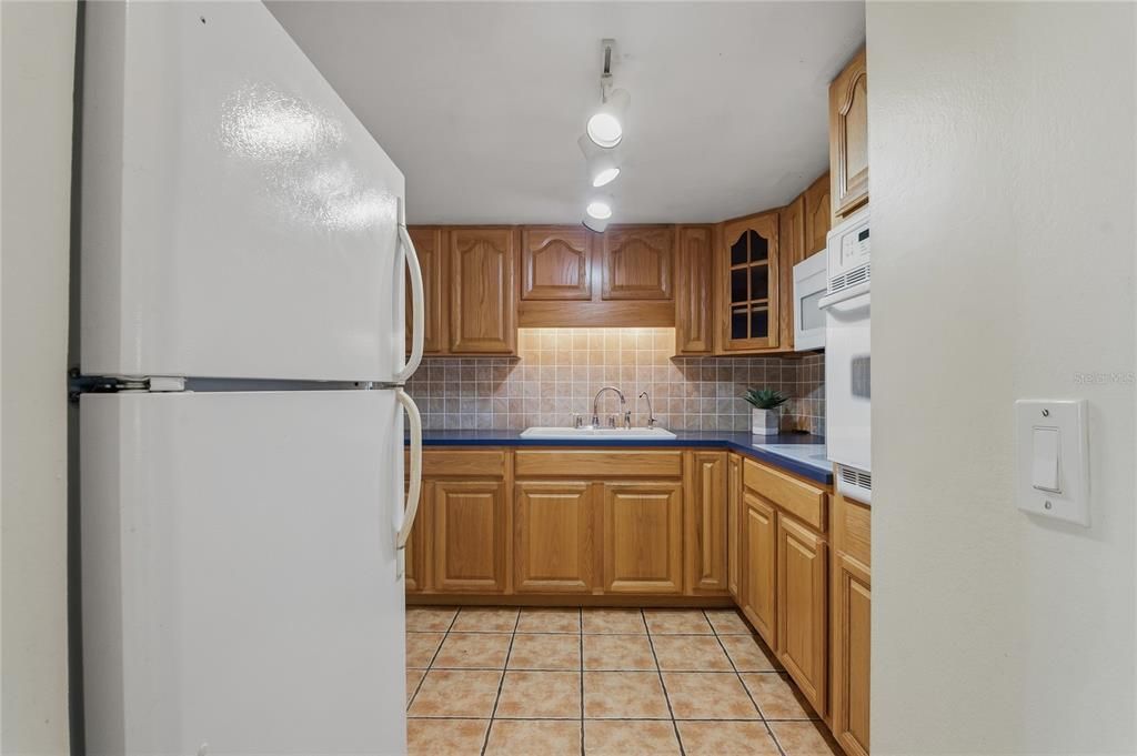 待售: $89,900 (1 贝兹, 1 浴室, 825 平方英尺)