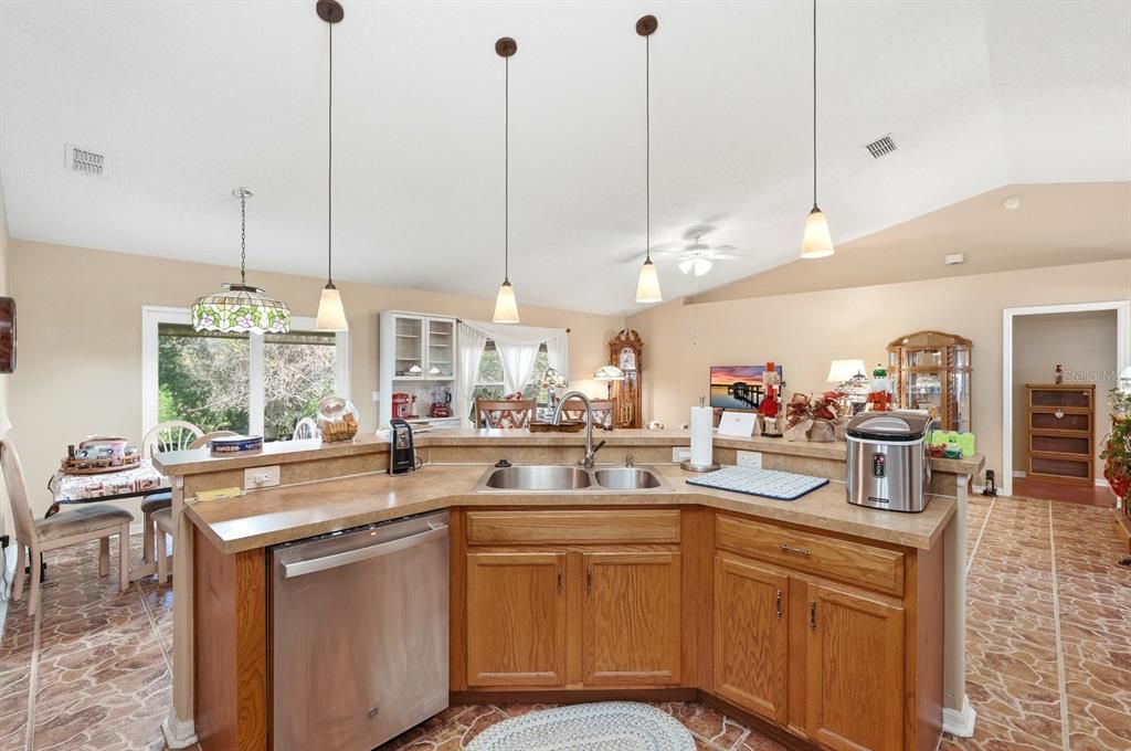 For Sale: $340,000 (3 beds, 2 baths, 2006 Square Feet)