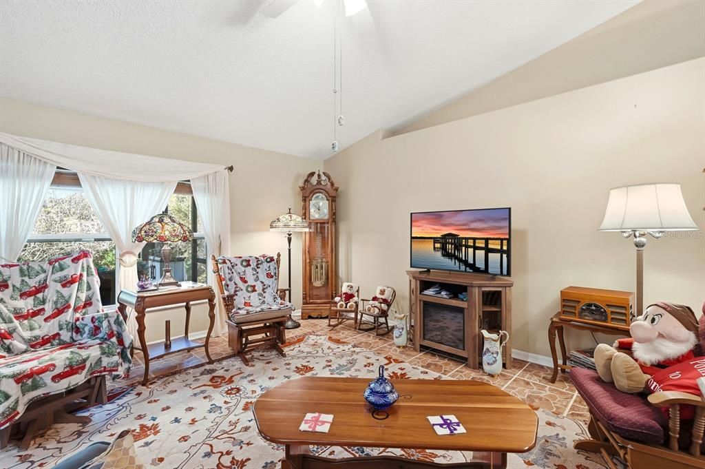 For Sale: $340,000 (3 beds, 2 baths, 2006 Square Feet)