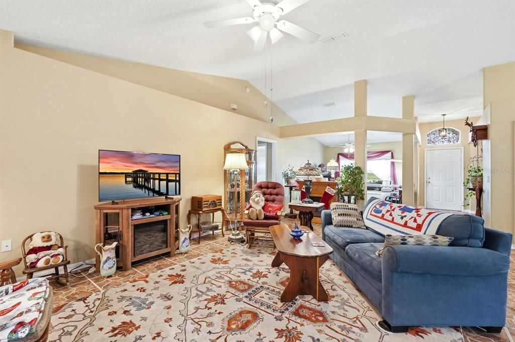 For Sale: $340,000 (3 beds, 2 baths, 2006 Square Feet)