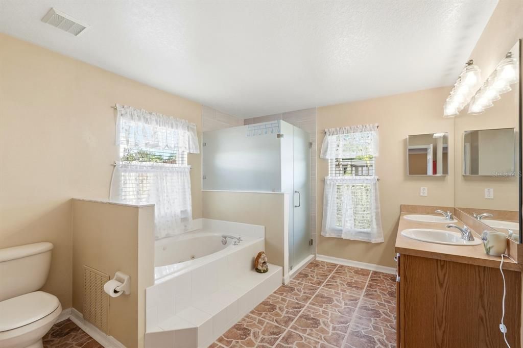 For Sale: $340,000 (3 beds, 2 baths, 2006 Square Feet)