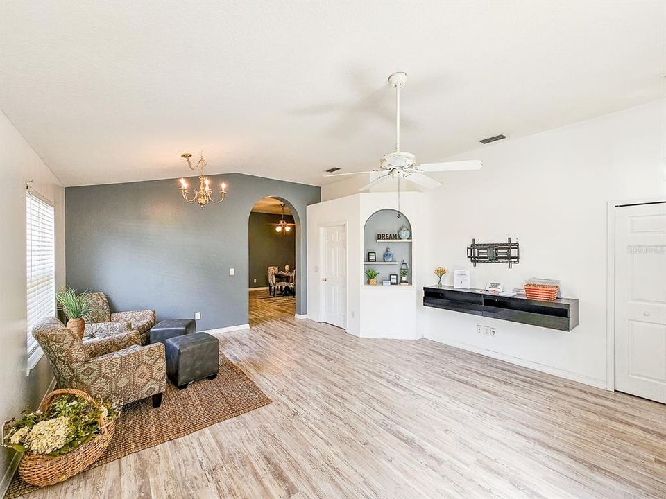 For Sale: $313,000 (3 beds, 2 baths, 1879 Square Feet)