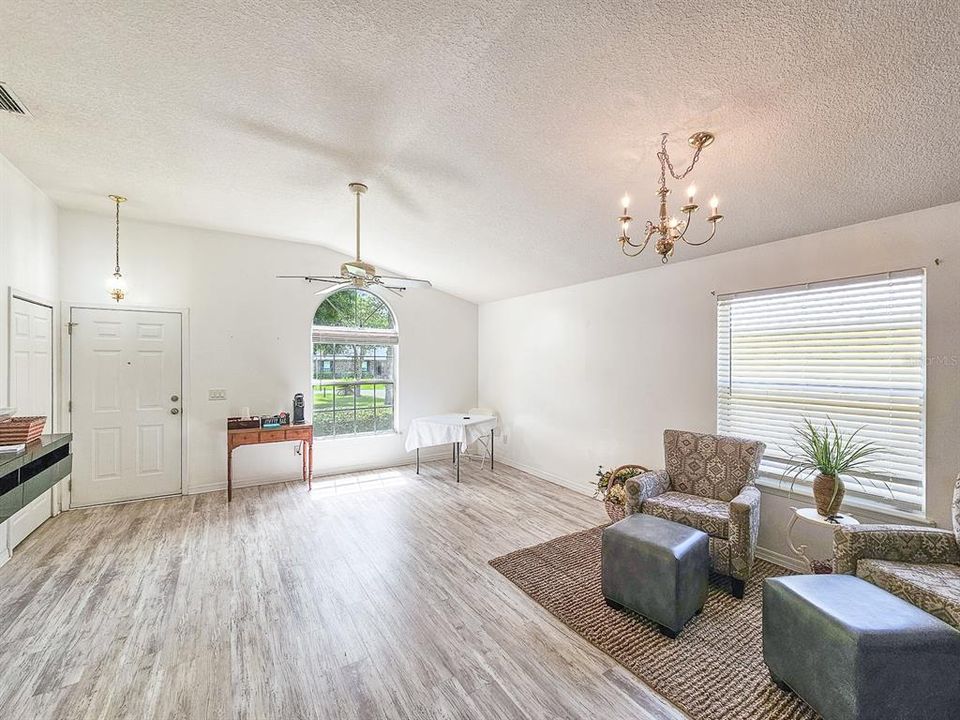 For Sale: $313,000 (3 beds, 2 baths, 1879 Square Feet)