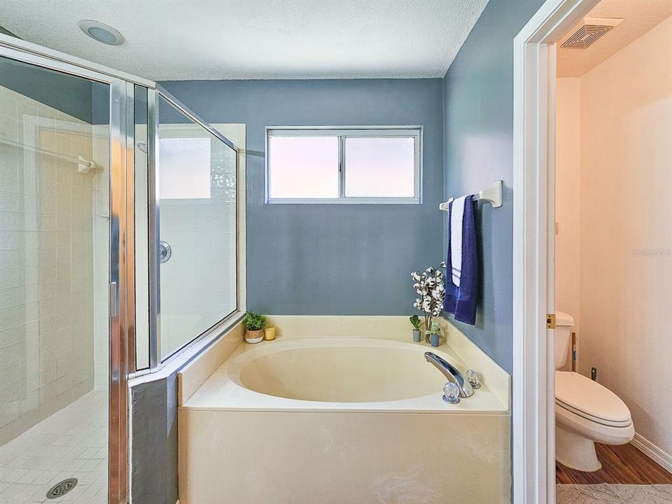 For Sale: $313,000 (3 beds, 2 baths, 1879 Square Feet)