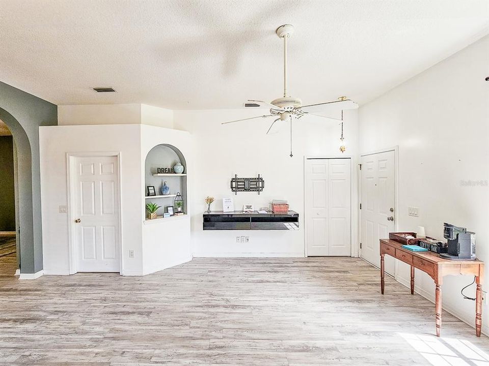 For Sale: $313,000 (3 beds, 2 baths, 1879 Square Feet)