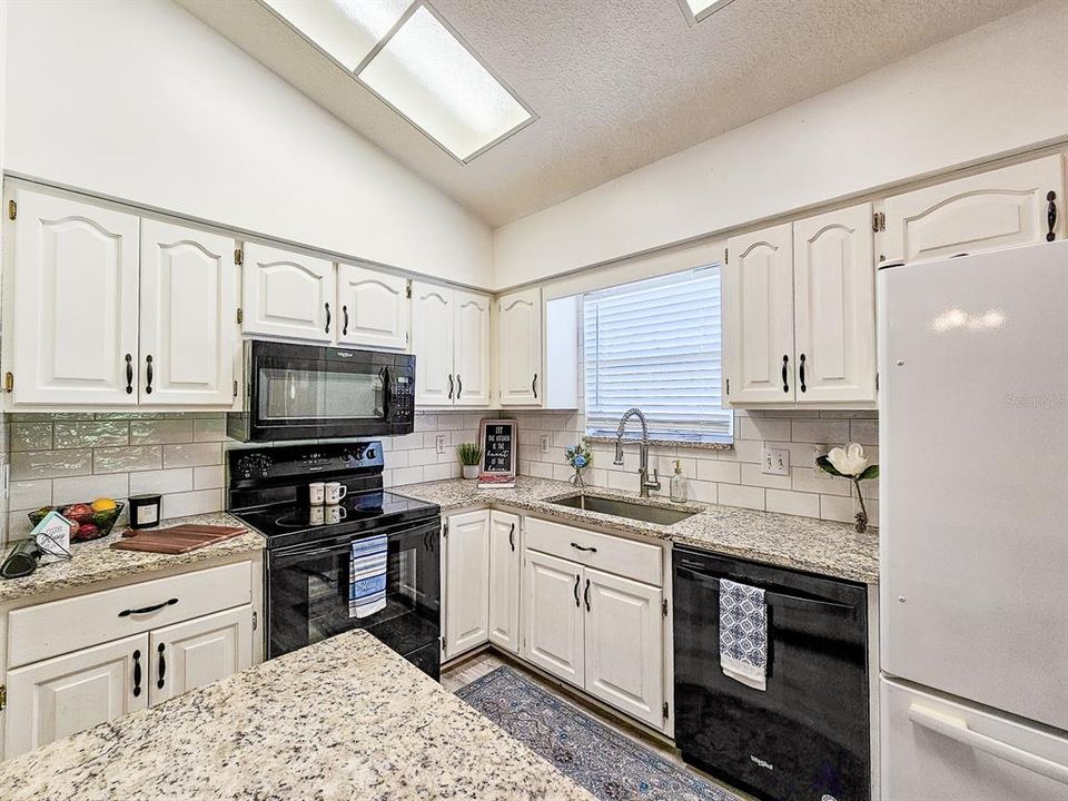 For Sale: $313,000 (3 beds, 2 baths, 1879 Square Feet)