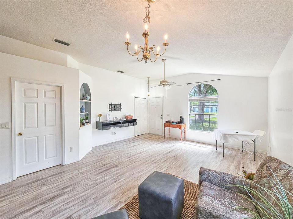 For Sale: $313,000 (3 beds, 2 baths, 1879 Square Feet)