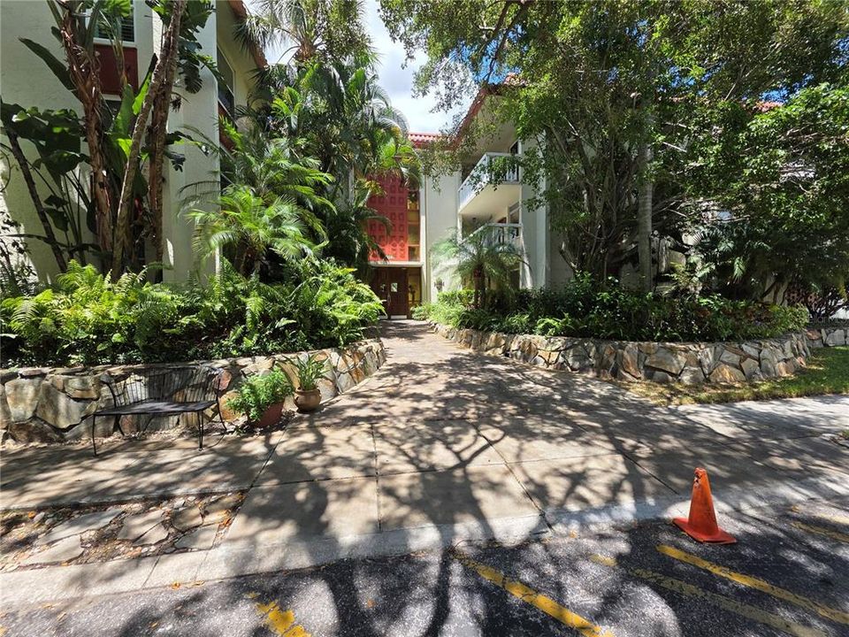 For Sale: $225,000 (2 beds, 2 baths, 1200 Square Feet)