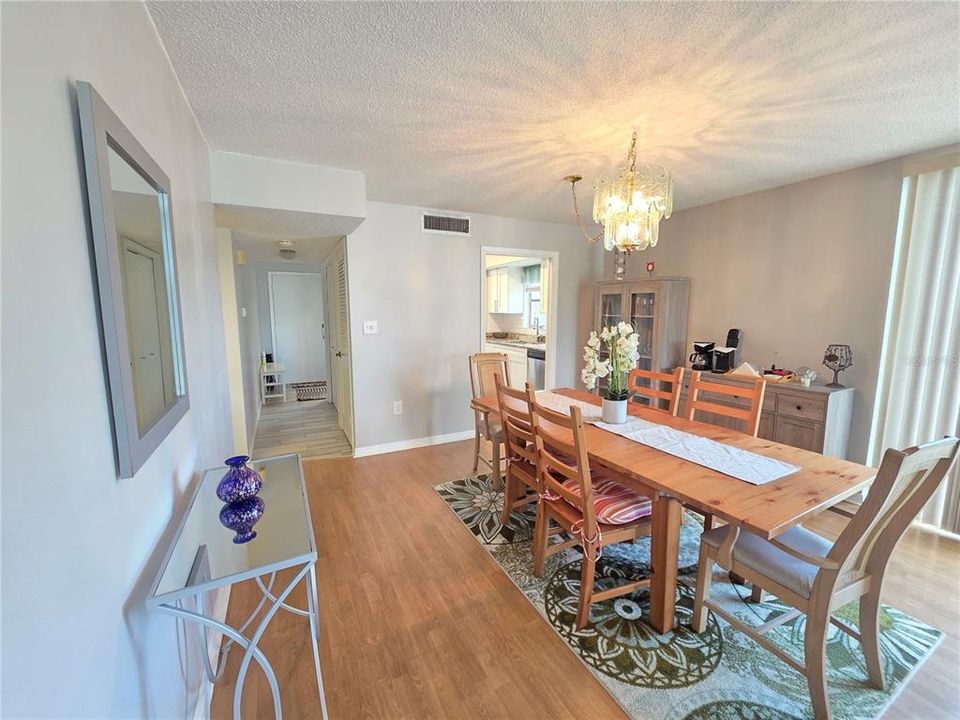 For Sale: $225,000 (2 beds, 2 baths, 1200 Square Feet)