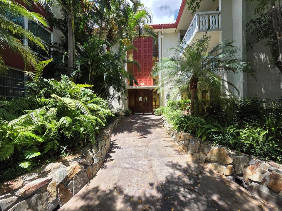 For Sale: $225,000 (2 beds, 2 baths, 1200 Square Feet)