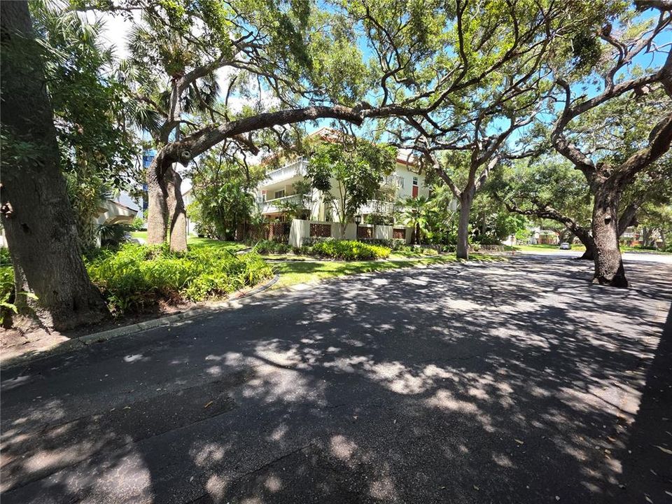 For Sale: $225,000 (2 beds, 2 baths, 1200 Square Feet)