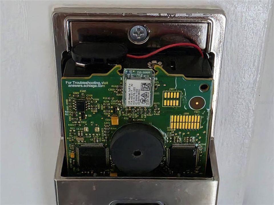 For Sale: $225,000 (2 beds, 2 baths, 1200 Square Feet)