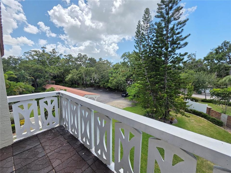 For Sale: $225,000 (2 beds, 2 baths, 1200 Square Feet)