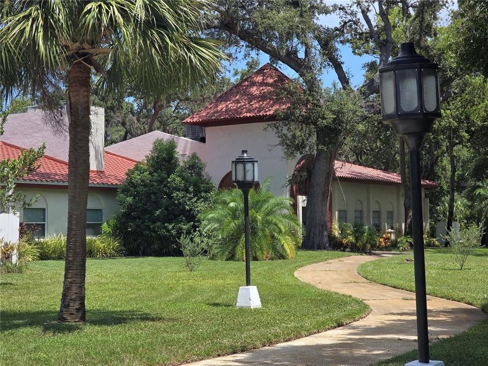 For Sale: $225,000 (2 beds, 2 baths, 1200 Square Feet)