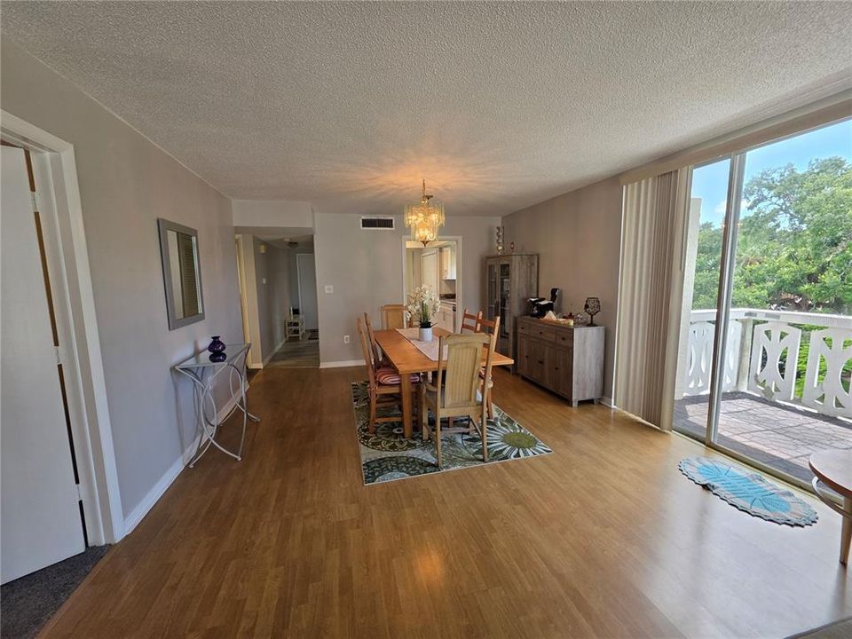 For Sale: $225,000 (2 beds, 2 baths, 1200 Square Feet)