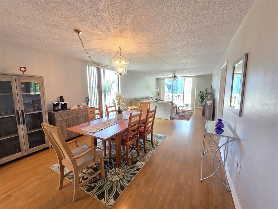 For Sale: $225,000 (2 beds, 2 baths, 1200 Square Feet)