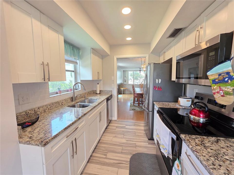 For Sale: $225,000 (2 beds, 2 baths, 1200 Square Feet)