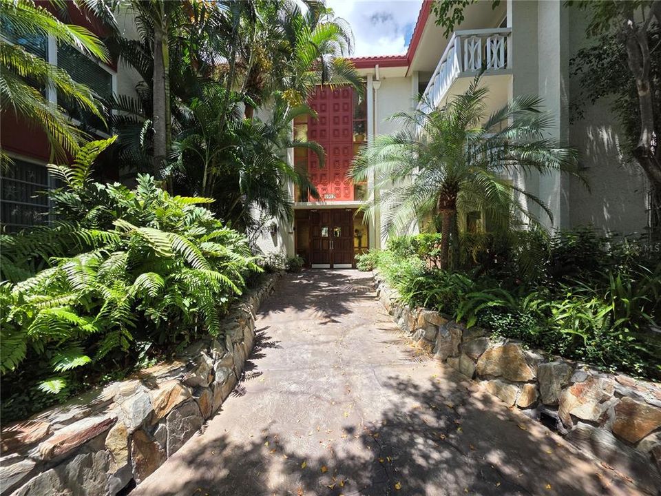 For Sale: $225,000 (2 beds, 2 baths, 1200 Square Feet)