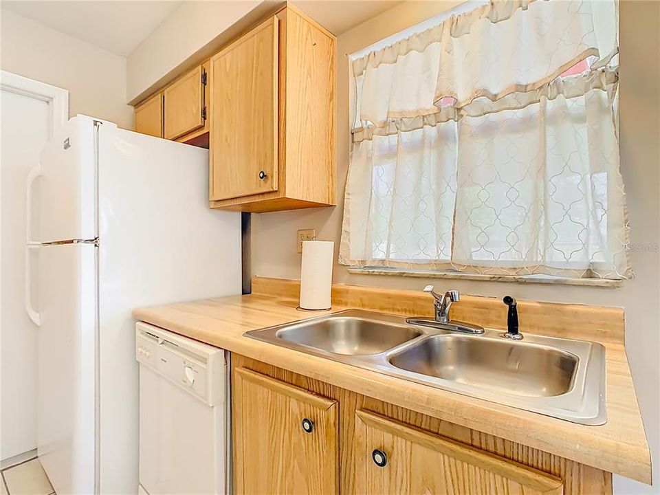 Под контрактом: $169,900 (2 спален, 1 ванн, 759 Квадратных фут)