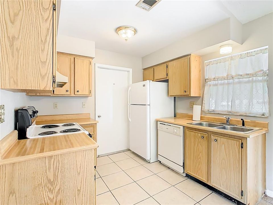 Под контрактом: $169,900 (2 спален, 1 ванн, 759 Квадратных фут)