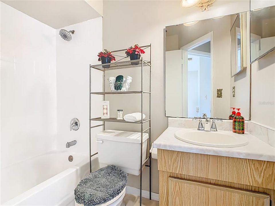 Под контрактом: $169,900 (2 спален, 1 ванн, 759 Квадратных фут)