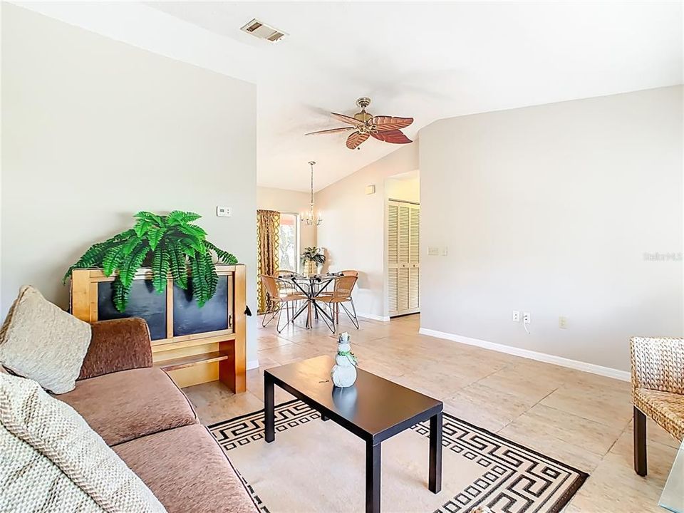 Под контрактом: $169,900 (2 спален, 1 ванн, 759 Квадратных фут)