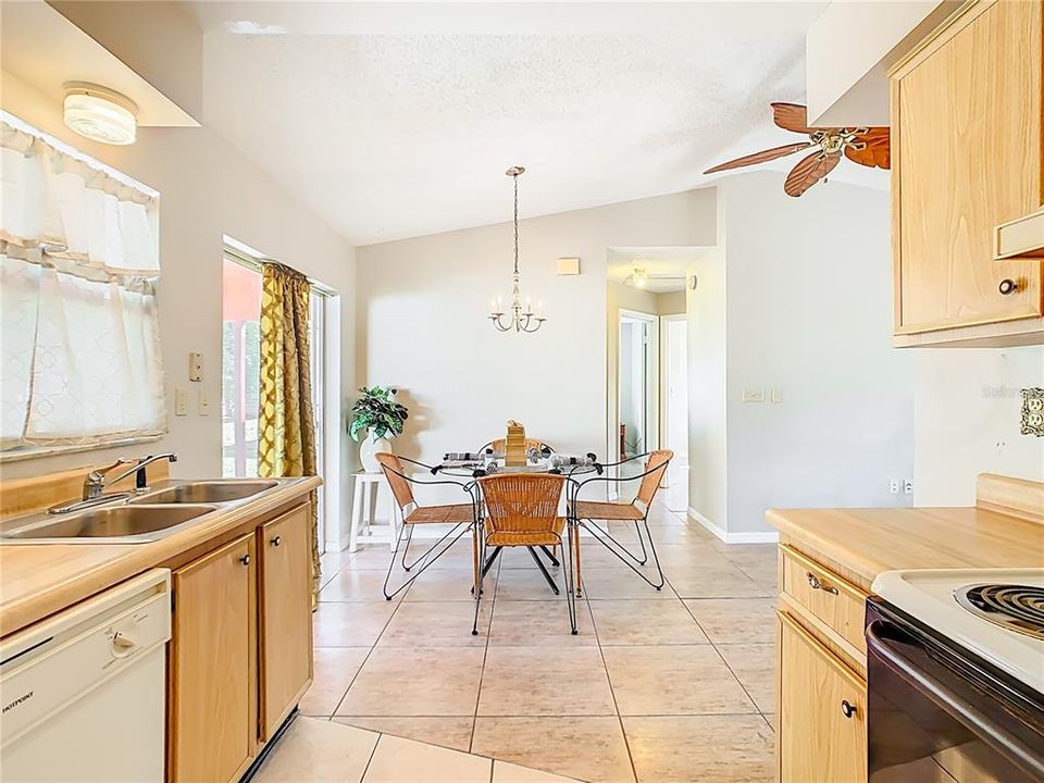 Под контрактом: $169,900 (2 спален, 1 ванн, 759 Квадратных фут)