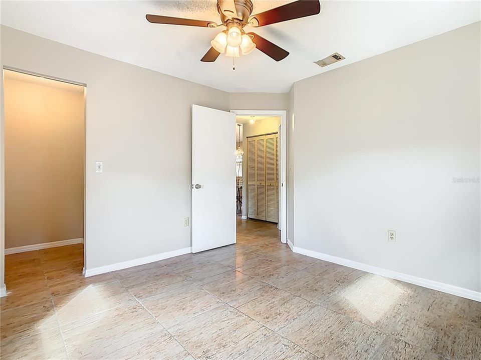 Под контрактом: $169,900 (2 спален, 1 ванн, 759 Квадратных фут)