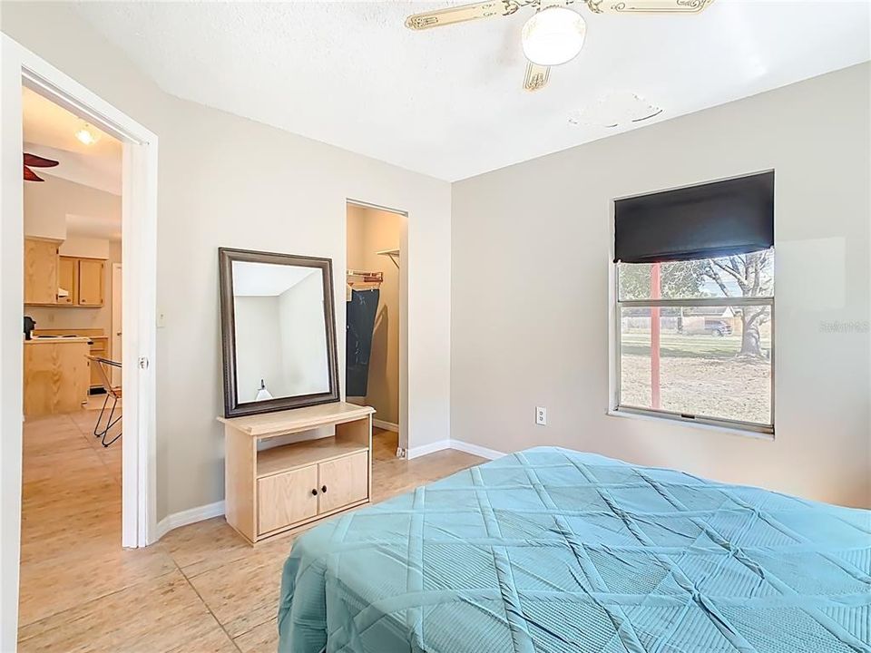 Под контрактом: $169,900 (2 спален, 1 ванн, 759 Квадратных фут)