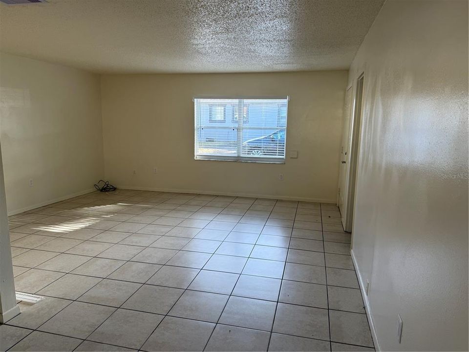 For Rent: $1,295 (2 beds, 1 baths, 900 Square Feet)