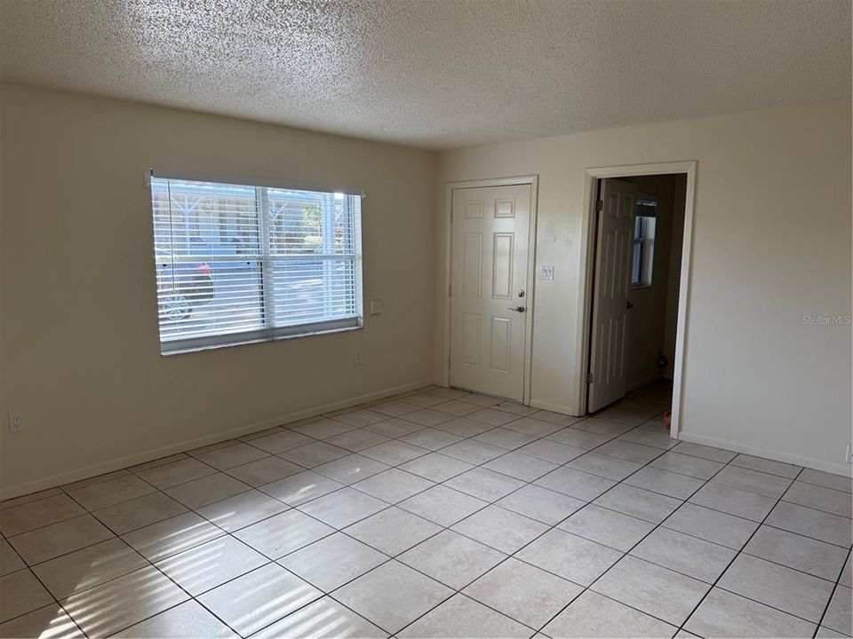 For Rent: $1,295 (2 beds, 1 baths, 900 Square Feet)