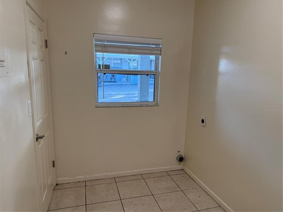 For Rent: $1,295 (2 beds, 1 baths, 900 Square Feet)
