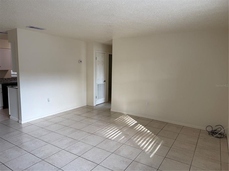 For Rent: $1,295 (2 beds, 1 baths, 900 Square Feet)
