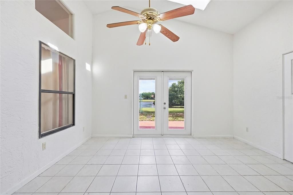 For Sale: $340,000 (3 beds, 2 baths, 1597 Square Feet)