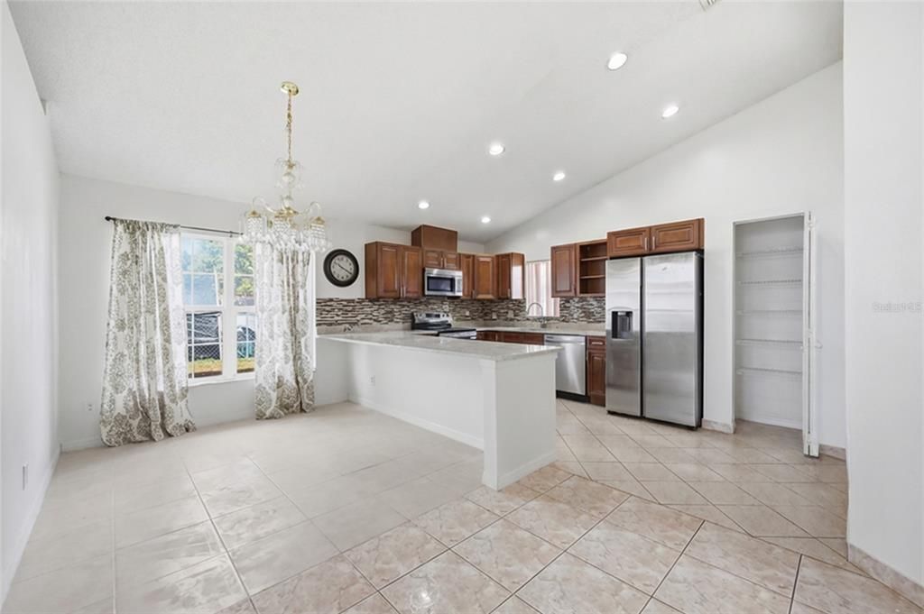 For Sale: $340,000 (3 beds, 2 baths, 1597 Square Feet)