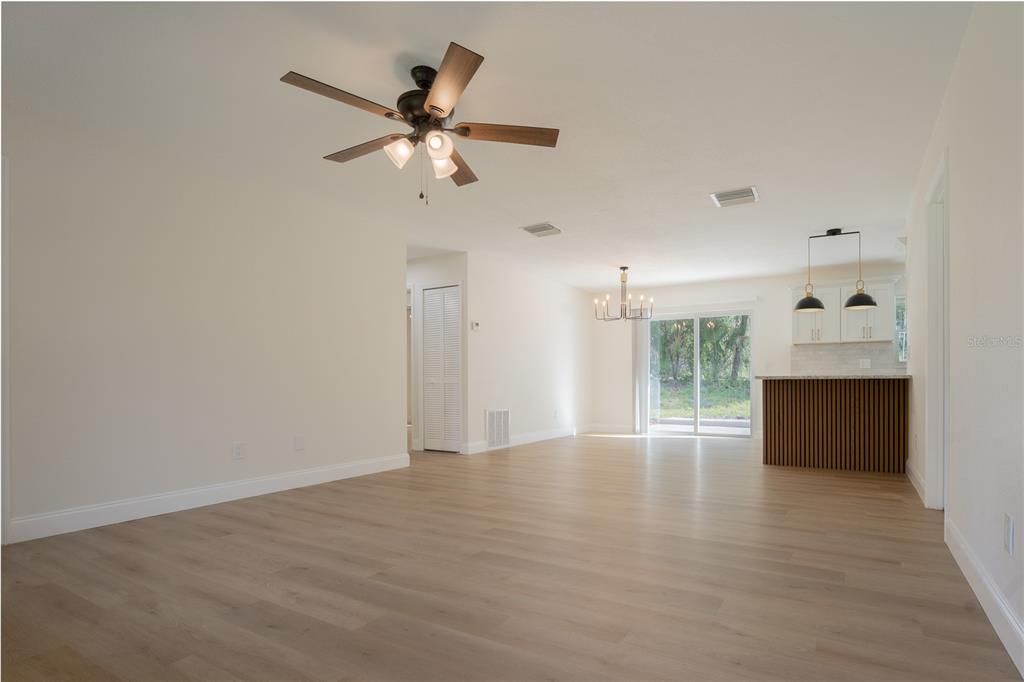 待售: $290,000 (3 贝兹, 2 浴室, 1176 平方英尺)