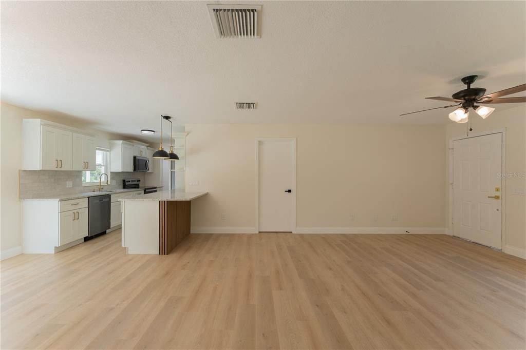 待售: $290,000 (3 贝兹, 2 浴室, 1176 平方英尺)